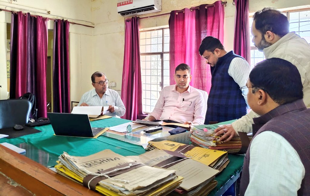 DM/ DEO Kaushambi tweet media