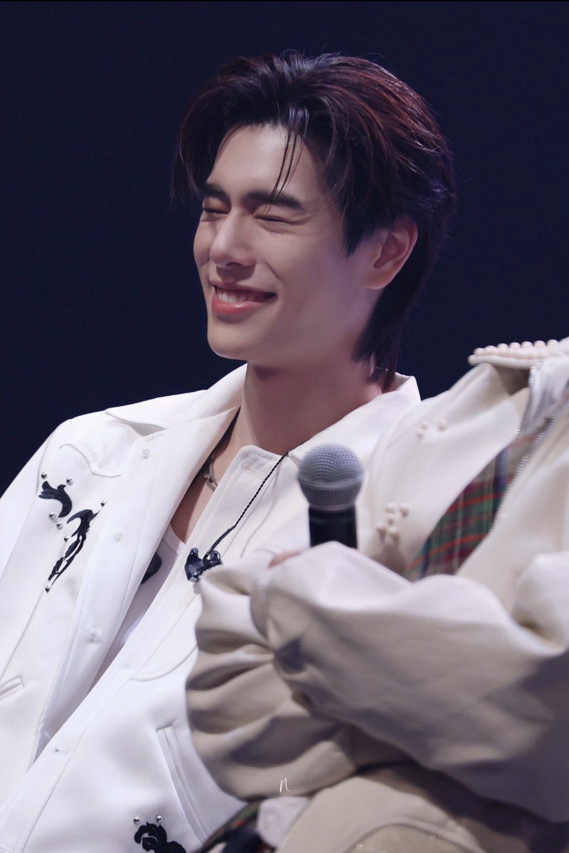 Such a sweet, adorable smile🤏🏻💖 PONDPHUWIN JP FANFEST26