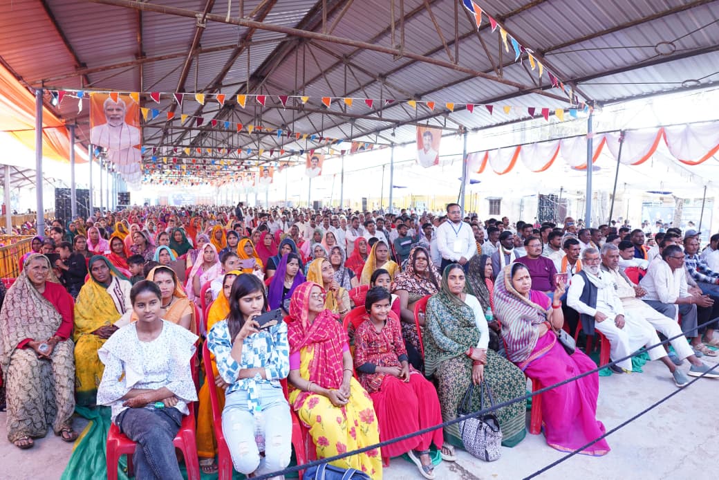 विकास, नवाचार और किसान समृद्धि का रोल मॉडल बन रहा दतिया...

आज सेवढ़ा, जिला दतिया में सिंध नदी पर नवनिर्मित सेतु, बसई में सांदीपनि विद्यालय सहित ₹299.32 करोड़ के विकास कार्यों का लोकार्पण एवं ₹230.44 करोड़ के कार्यों का भूमिपूजन किया। 

दतिया को नशा मुक्ति कार्यक्रम के लिए