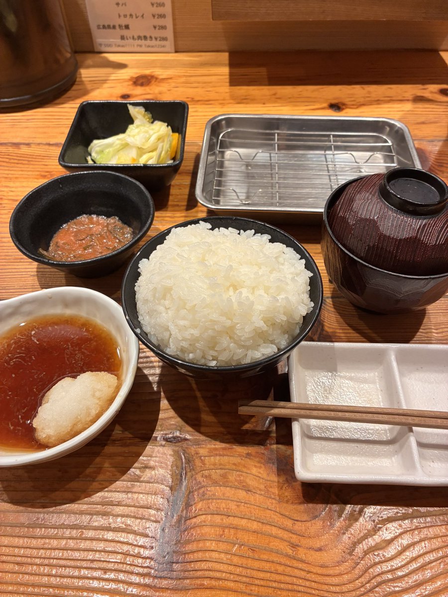 ppppppjn's tweet photo. cl福岡　使用:nのゾロアーク

5年ぶりくらい！？のclは2-3でした😭
プレイはかなり冴えてたけどあと一歩で引けないのが2試合、、
サイドイベントはかなり勝率高かったし、構築は死ぬほど悩んだから悔いなし！
めっちゃ楽しい、いいデッキです。

てか福岡天ぷら美味すぎないか？？ https://t.co/BS0qkBMrlX