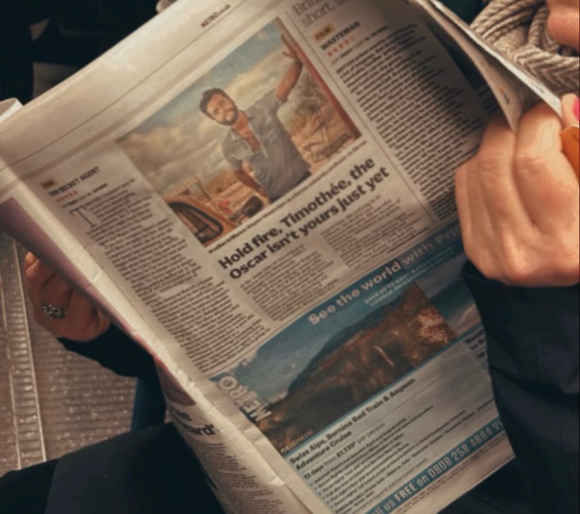 “SEGURE A ONDA, TIMOTHÉE, O OSCAR NÃO É SEU AINDA” Em crítica 5/5, jornal Metro do Reino Unido não poupa elogios a Wagner: “Timothée Chalamet pode estar no caminho para vencer todos os prêmios de melhor ator desta temporada por sua atuação extraordinária e eletrizante em Marty