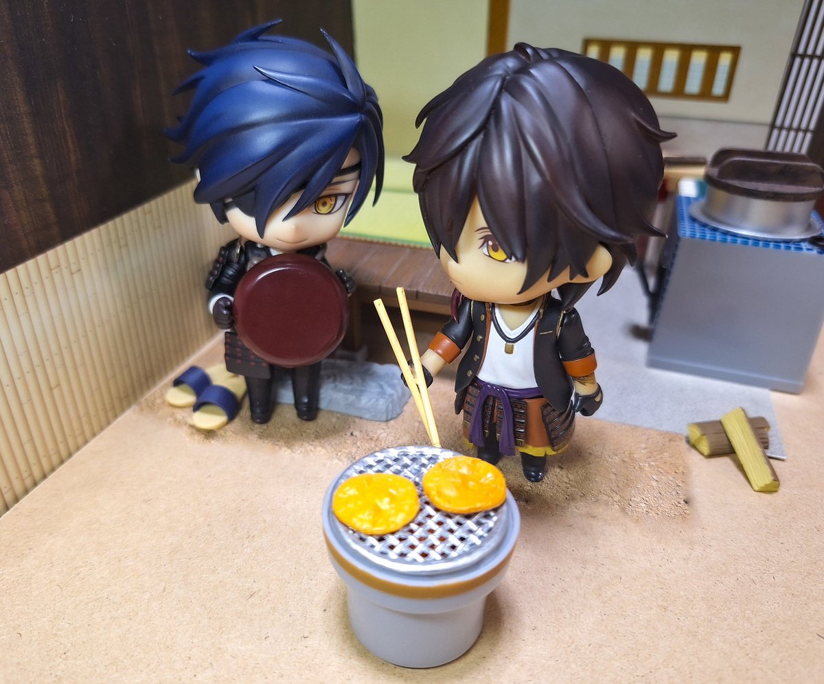 ねんからちゃんが焼いたおせんべを食べたねんたゃのぽにぽにほっぺを食べたねんからちゃんがまたおせんべを焼きます