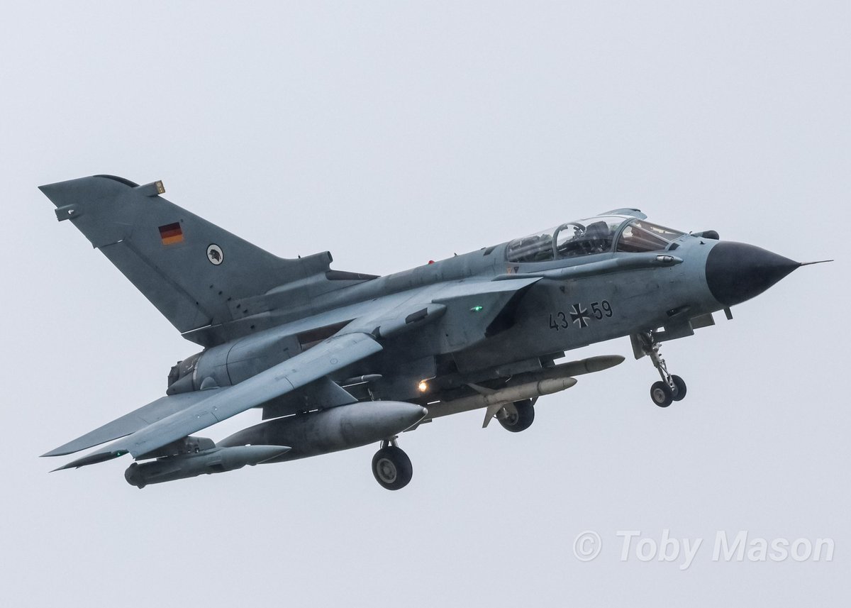 tobyrmason12's tweet photo. Sad that they didnt do a display but it was amazing to talk to the pilots but these are my only photos of a tornado
@airtattoo https://t.co/vaXs0mGn8S