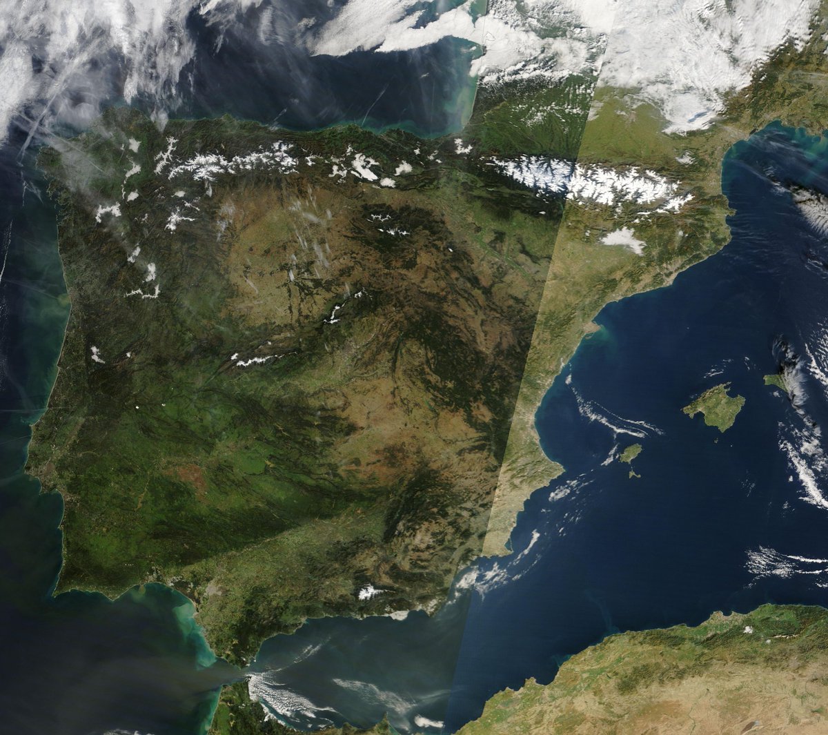 Ya por fin podemos ver la Península o Baleares casi completamente libre de nubes y en alta definición (satélite Terra). Fijaos en el verdor tan acentuado de la mitad occidental, debido a las incesantes lluvias que hemos tenido estas semanas atrás