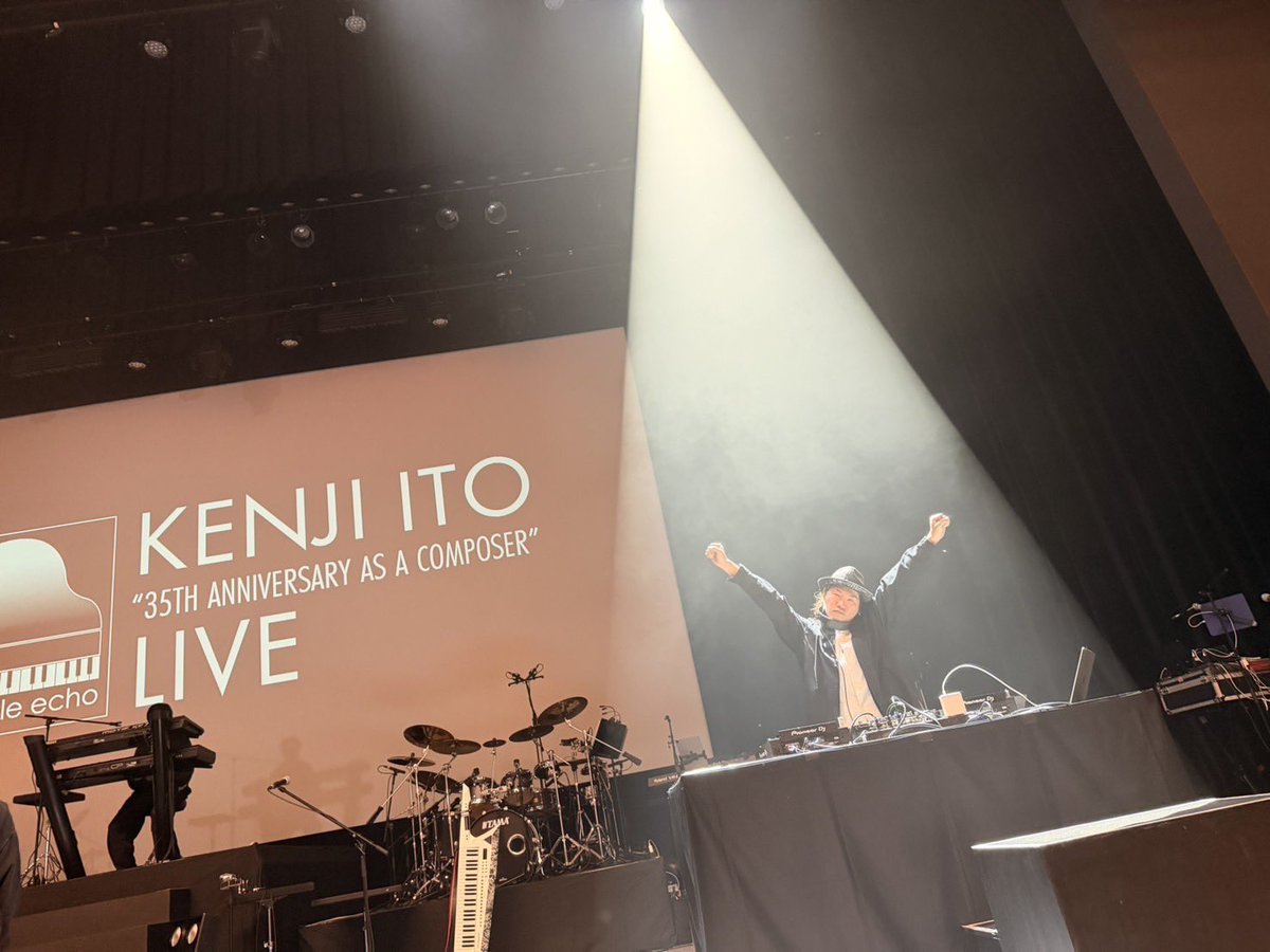 Sin001_'s tweet photo. 伊藤賢治さん
「作曲家活動35周年スペシャルライブ」

ライブは凄いボリュームのバトル曲でしたね！
セットリスト以外の名曲の数々を少しでも多くお届けすべくDJさせて頂きました。

音楽家として偉大な背中を見せて頂きました！
35周年おめでとうございます！

#伊藤賢治 
#イトケン
#イトケン35th https://t.co/zH4yrhgMkm
