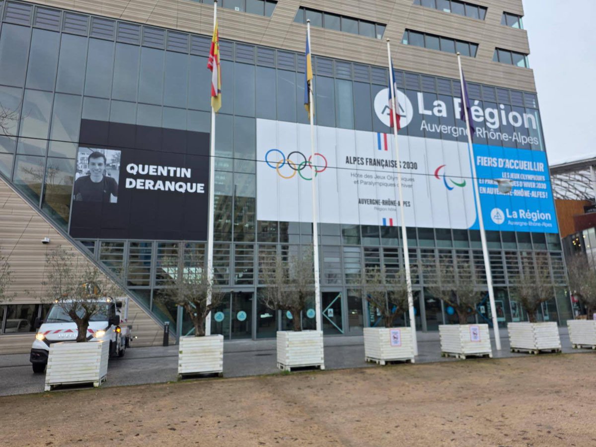 Le portrait de Quentin affiché sur l’hôtel de la Région Auvergne-Rhône-Alpes.