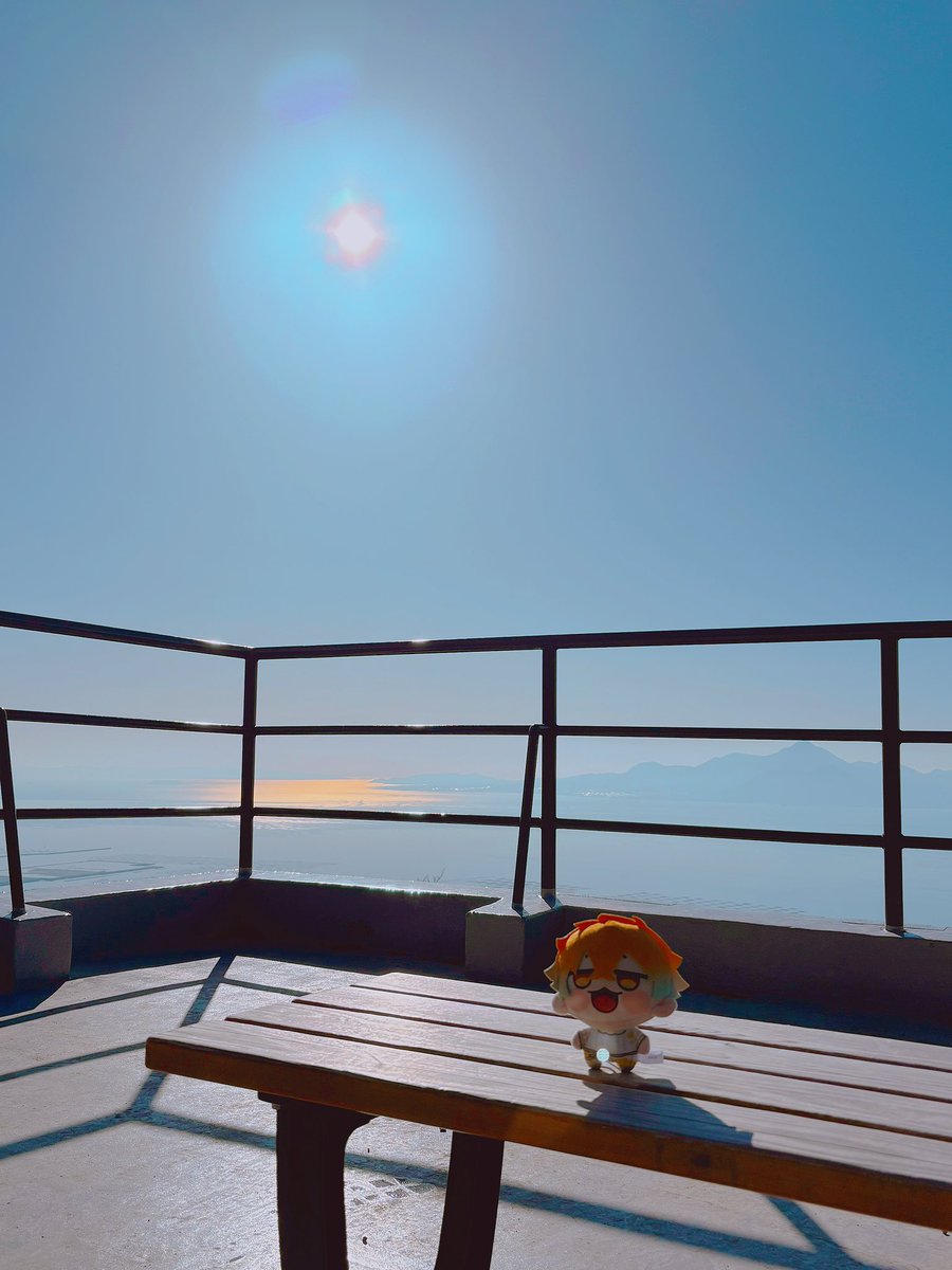 海！🌊
撮った後見たら股部分にたまたま光の粒が当たっていてすごく良かった