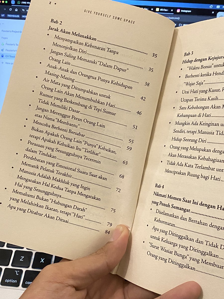 Persis, lagi baca buku “Give Yourself Some Space” bahas pentingnya boundaries baik ke teman, pasangan, maupun keluarga.

Ibarat benang kalo telalu dekat akan kusut, hubungan manusia yang kusut sebagian besar karna boundaries yang gak dijaga 👍