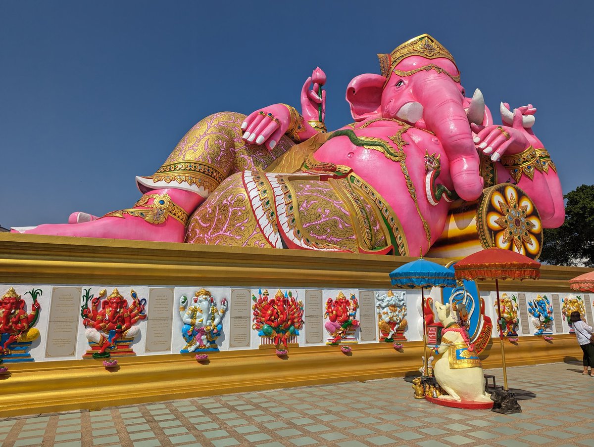 ワット・サマーン・ラッタナーラームのピンクガネーシャ、すごく