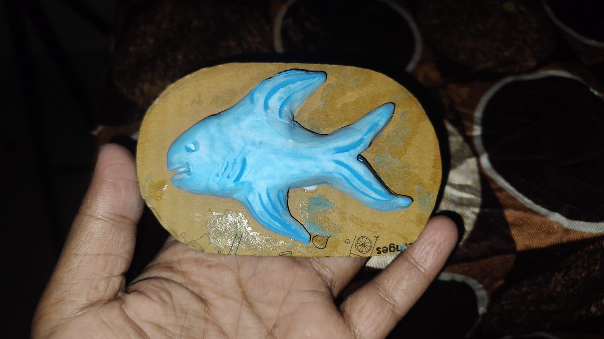 evarashiva1's tweet photo. Behind the craft of ⭐josuke from part 8
I made belt buckle with cardboard and fish with clay , the hat is paper craft - and did some geometry for making shoulder scarf 😭👍🏻 #cosplay #JoJosBizarreAdventure https://t.co/hS3qMjLYYY
