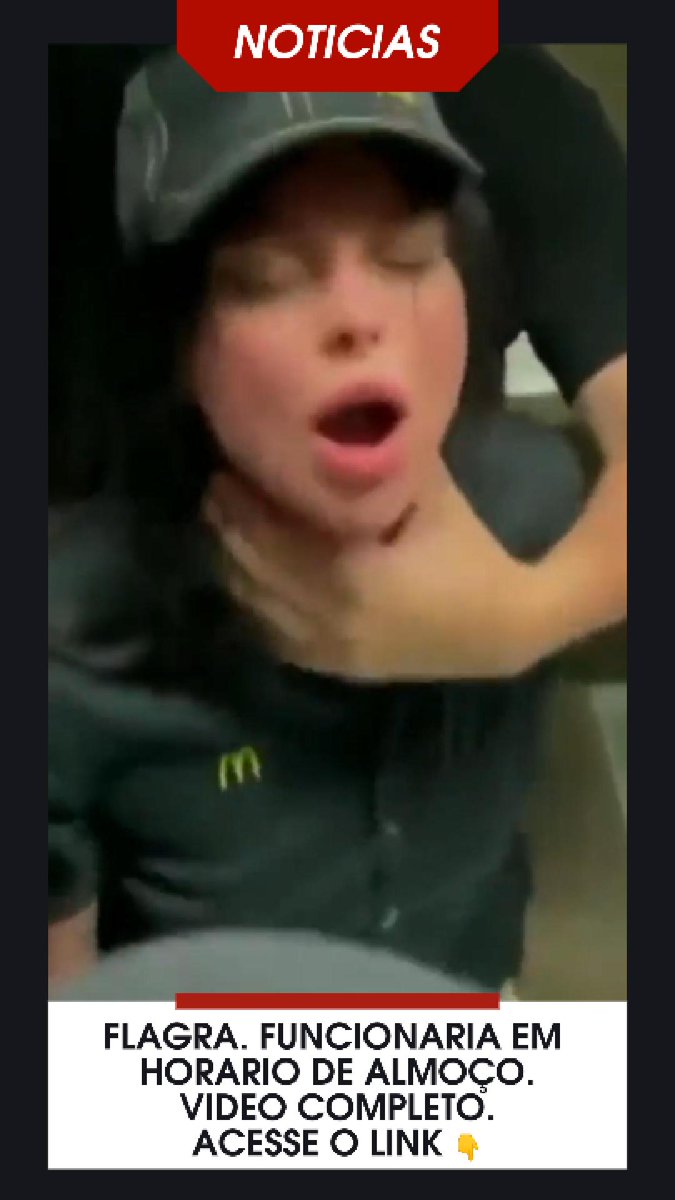 vapohub2's tweet photo. Funcionária do McDonald's caiu na net dando o cuzinho pro colega no banheiro: largou o avental no chão sujo de fritura, ficou de quatro no box fedendo a mijo e pediu pro colega socar fundo no cu apertado gemendo "me arromba antes do próximo turno", gozou tremendo. https://t.co/p3t5V8wUiC