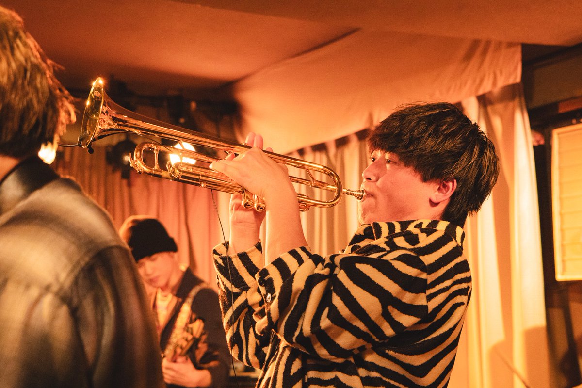 昨日は #7BULL Onemanlive
"ChapterB" at Shimokitazawa440
でした！
今日もメンバーは最高でした、会うたび強くなってて、どこまで行っちゃうんだろうね🤔
サポートお二方もありがとう！

楽しかった！またライブやりたい！
ありがとうございました🎺