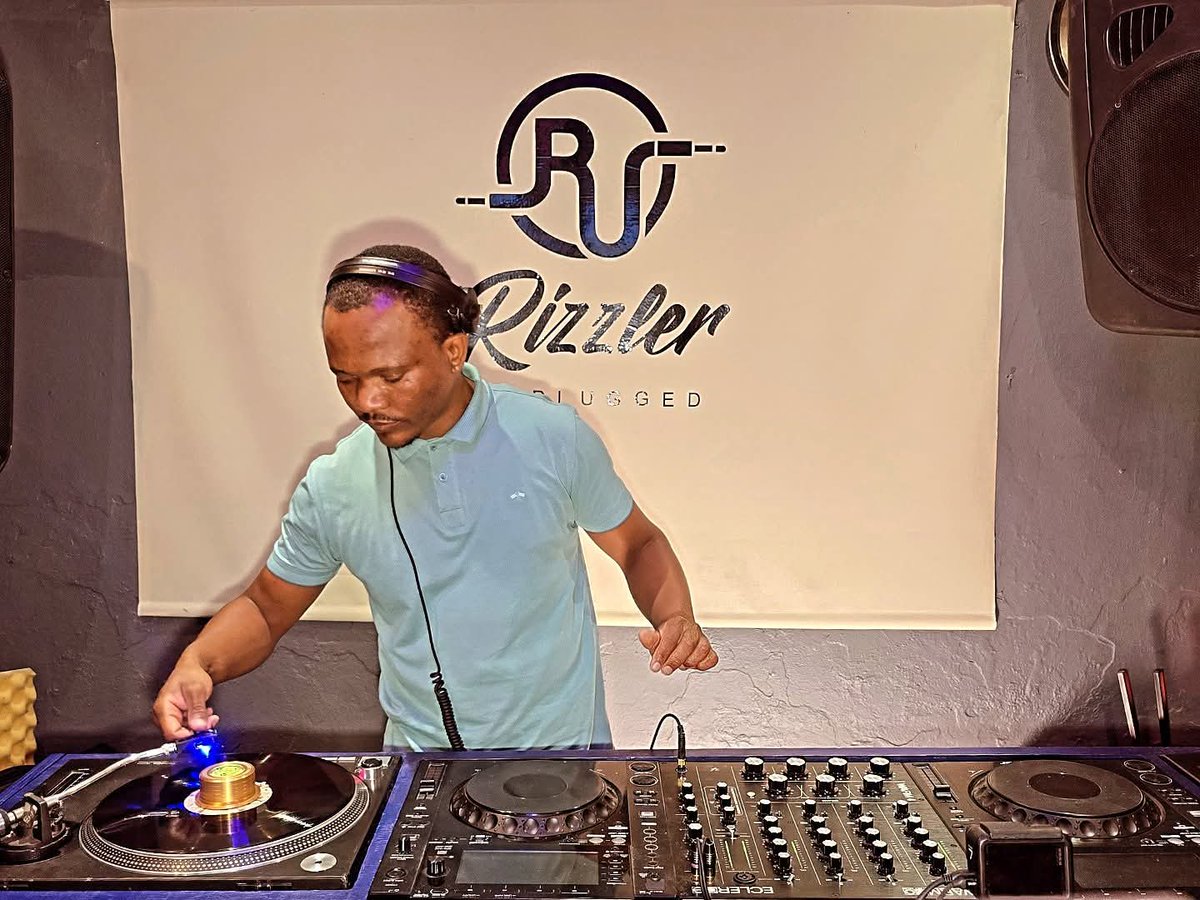 ℝ𝕚𝕫𝕫𝕝𝕖𝕣 𝕌𝕟𝕡𝕝𝕦𝕘𝕘𝕖𝕕 tweet media