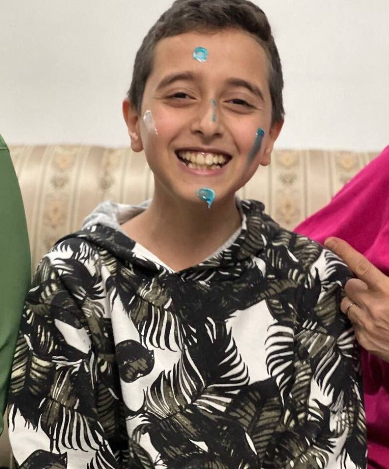 Mosolchi's tweet image. سنگ خیلی درد داشت آره ؟
این بچه رو با گلوله 8 میلی میتری کلاشینکف پرپر کردید حرومزاده های جانی !!!
#طاها_هوشیار