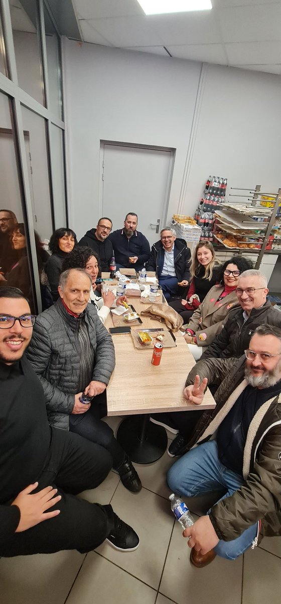 cheriftouam's tweet photo. Fin de semaine avec l’équipe de @VincentChriqui Vendredi distribution de programmes à Charbonnières porte-à-porte à Pré-Bénit repas avec le maire et les habitants à la boulangerie de Champfleuri Samedi réunion d’équipe et distribution du programme dans les rues de @Bourgoin38300 https://t.co/tlKFekNHvp
