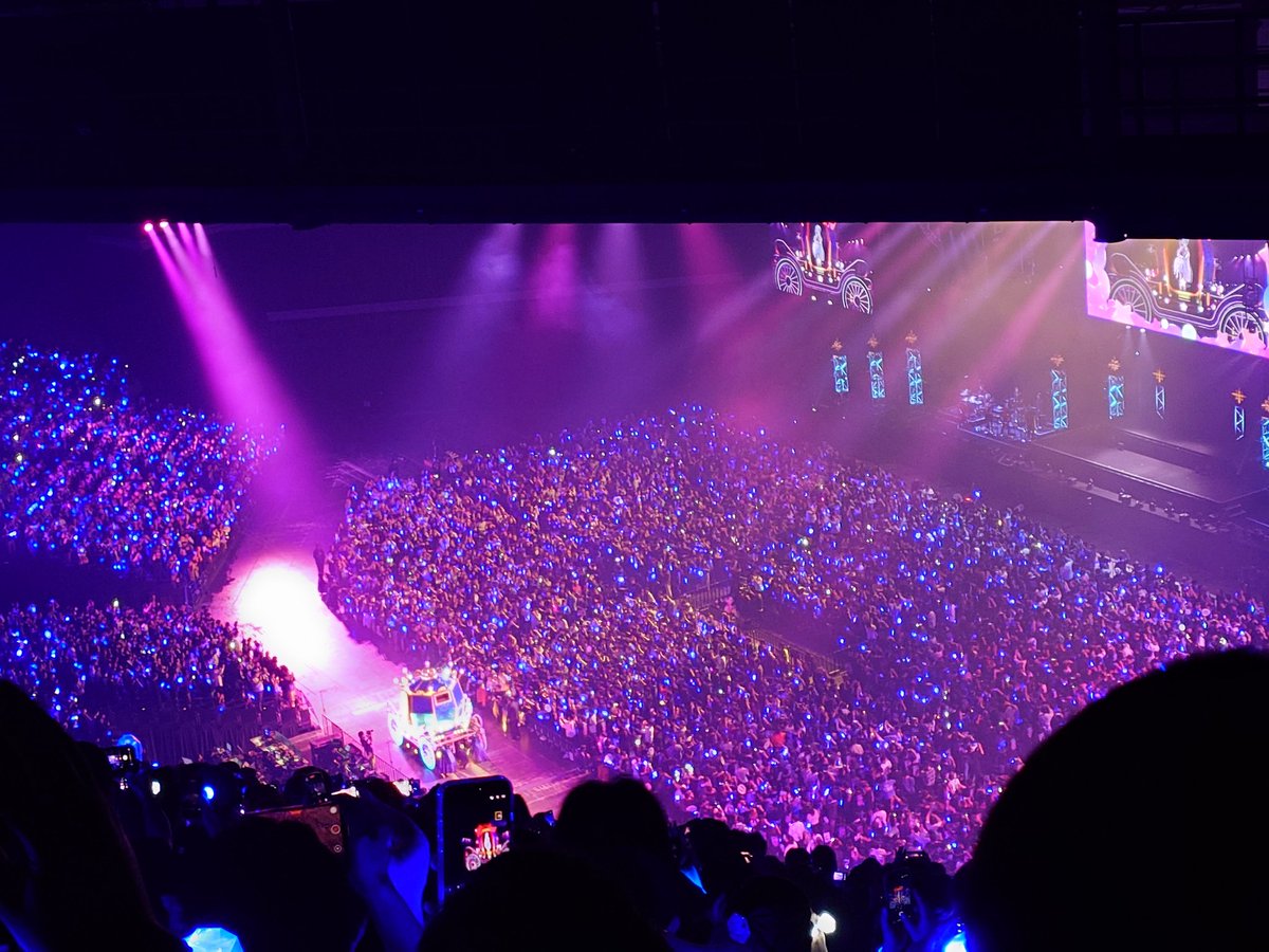 gt_phy's tweet photo. すいちゃんの再演ライブ最高だった。
トロッコもよかったし、やっぱり初期街の演出はぐっと来た…
↓最後列からの景色
#かけめぐるほしまち再 https://t.co/eEnHyhLvSw