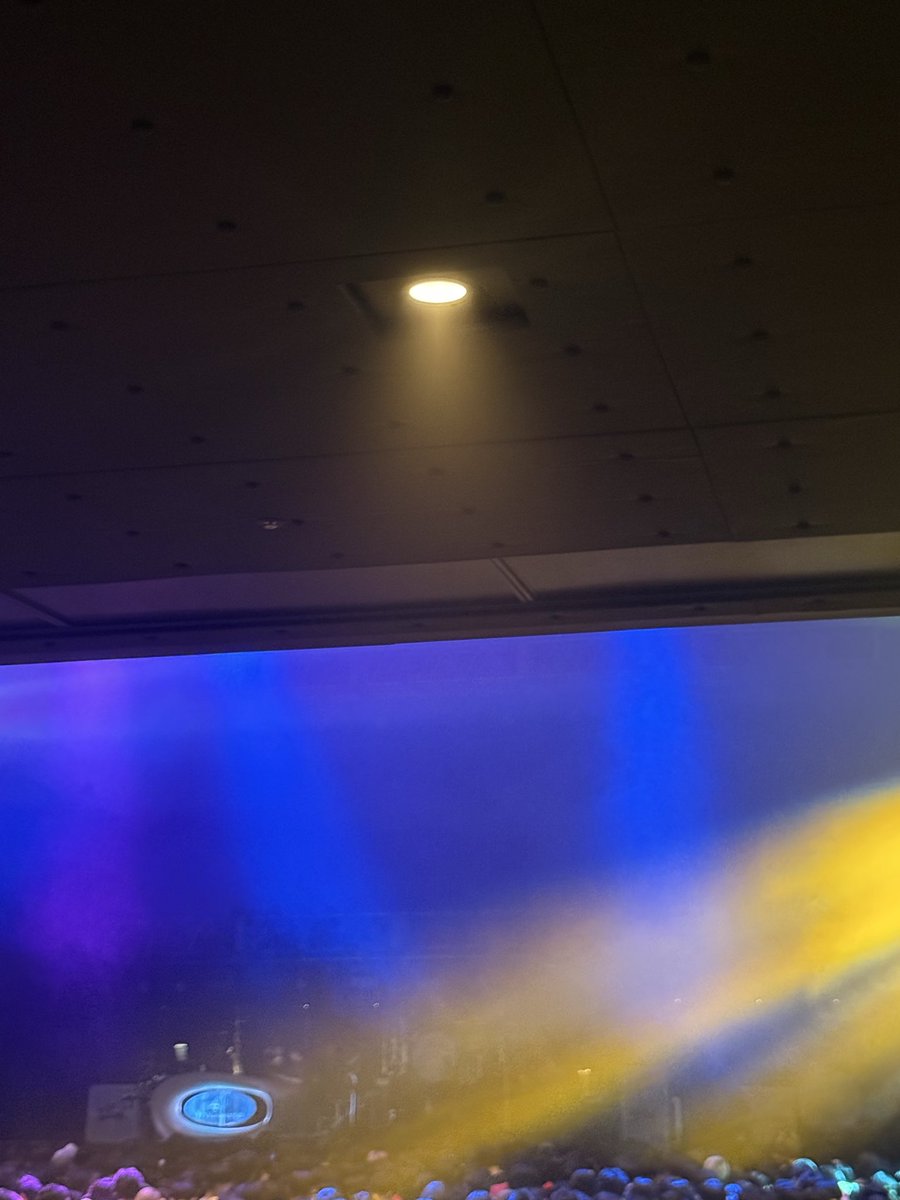 UW_TM112's tweet image. 羽田Zepp初日最高でしたーお疲れ様です！！！
誘ってくれたCrew仲間の貴方さん、、
ありがとうございました！
一緒に参戦出来て良かったです。
本当にありがとうございました😎🤟
この恩は必ず。
また明日🤘(🕶️)🤘

#UVERworld
#Crew