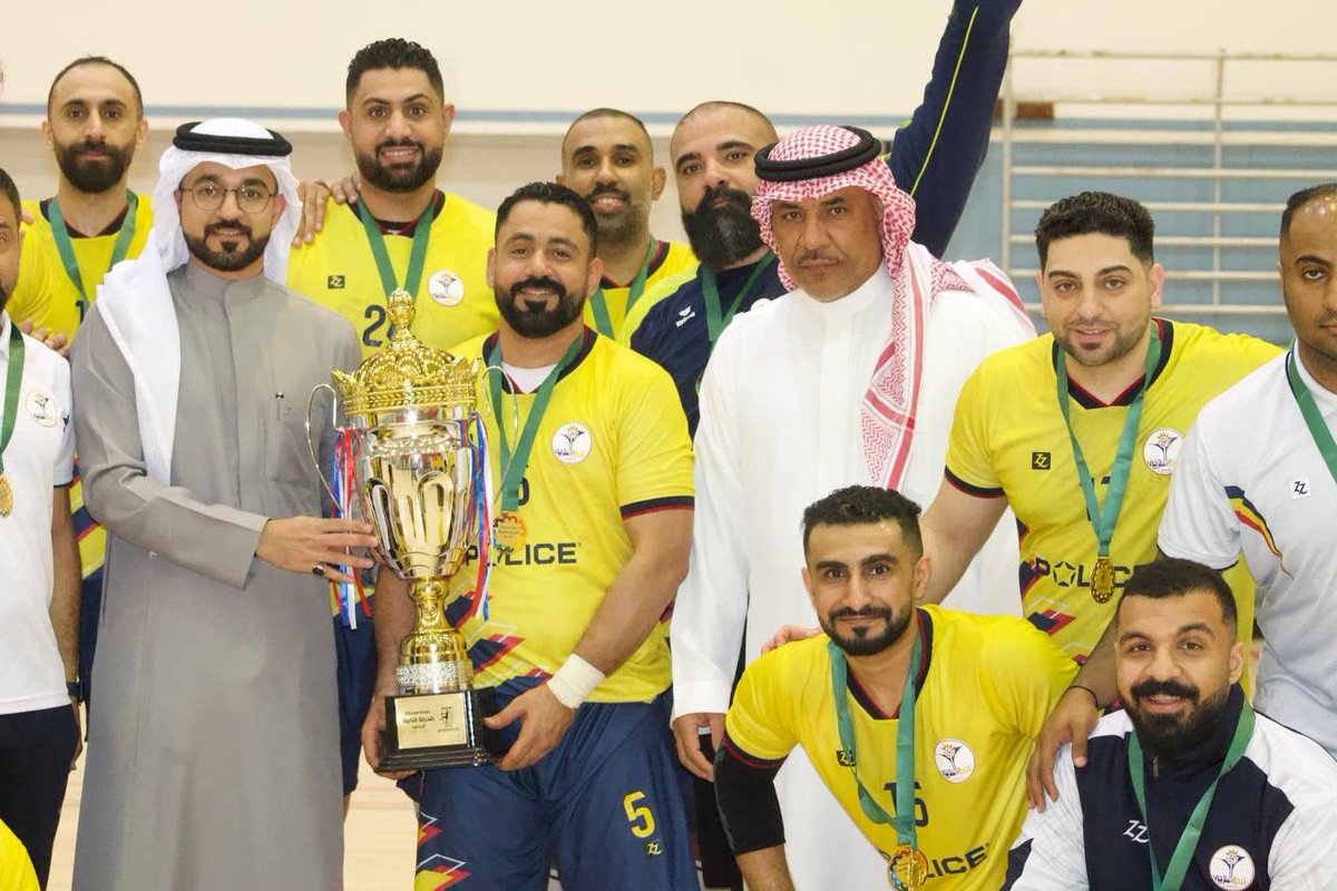 altarajiclub's tweet photo. جانب من تتويج يد البحّارة بالميداليات الذهبية وكأس البطولة 🥇🏆

#نادي_الترجي ❤️💙💛 https://t.co/ZrBtjfVUIq