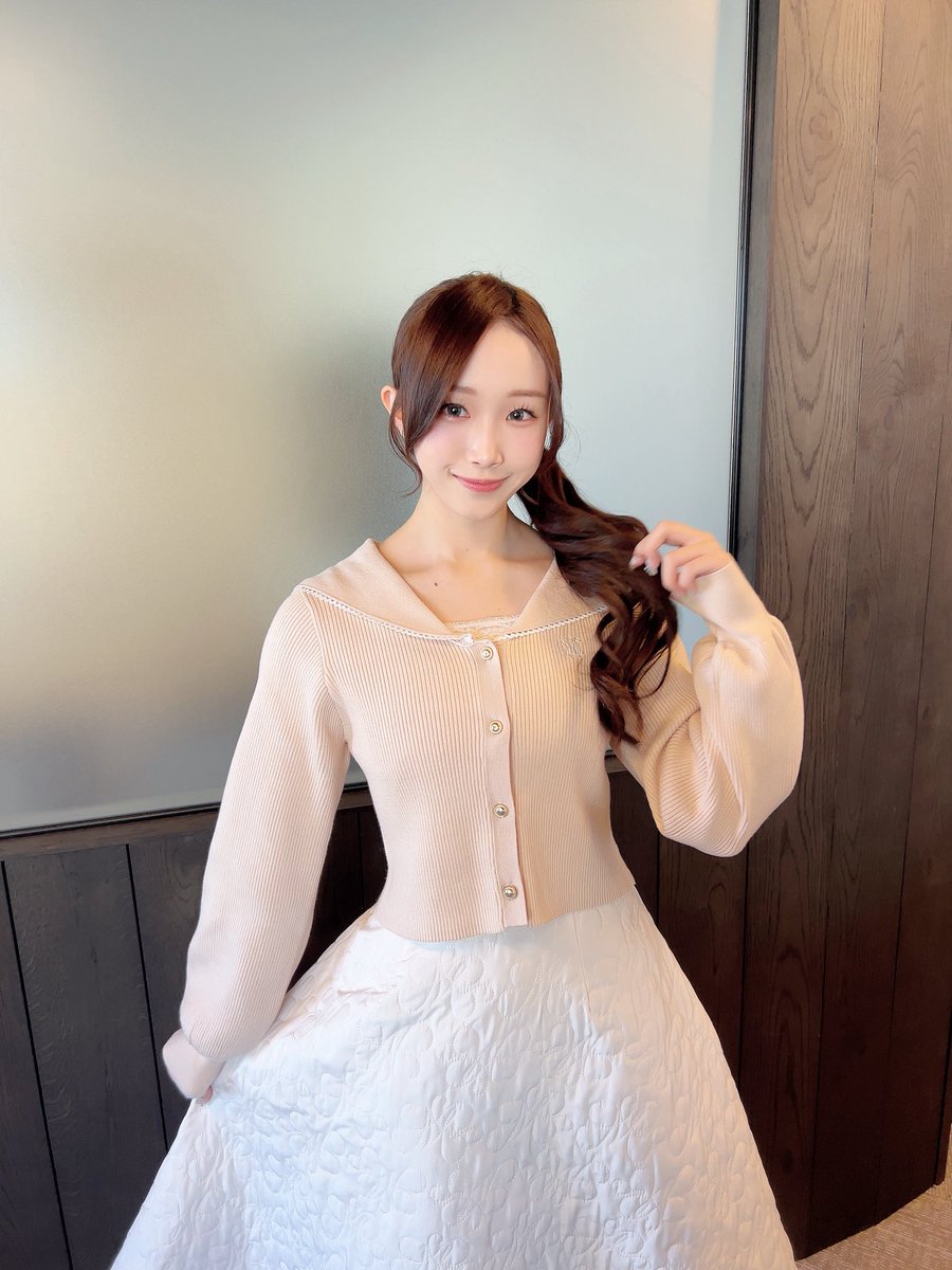 オンラインお話会ありがとうございました!

お話したいと思っていただけたことが嬉しかったです😿

皆さんと色んなお話できて,ツアーもお誕生日もとっても楽しみになりました!ありがとうございます!

今日は座ってたから見えないけどキルティングのスカートがポイントです!

 #高嶺のなでしこ