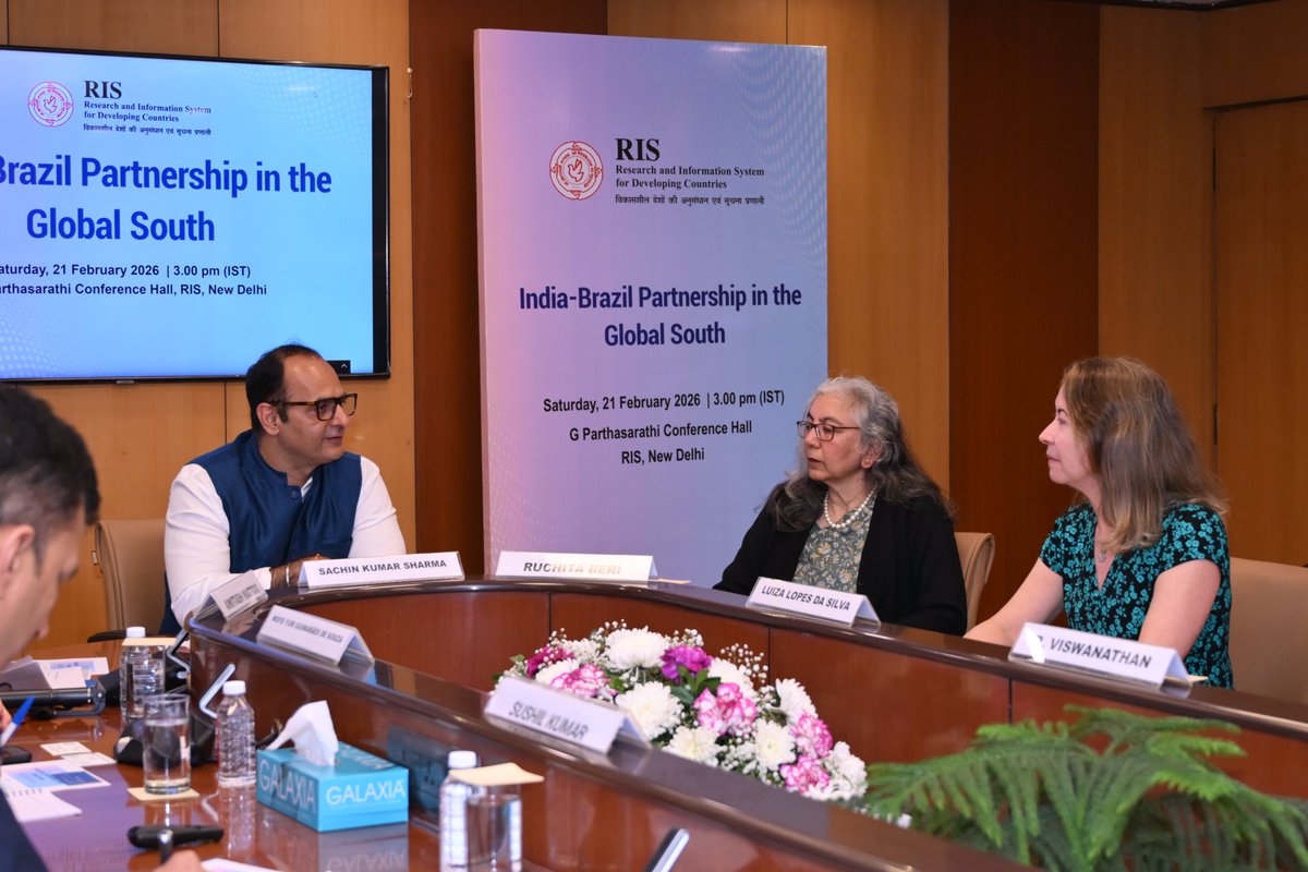 RIS_NewDelhi's tweet image. Policy Dialogue | 'India–Brazil Partnership in the Global South'

Speaking at the deliberations convened by @RIS_NewDelhi Prof. Sachin Kumar Sharma (@SKSharma_World), Director General, RIS, called for trade-linked development, triangular cooperation, and stronger IBSA and DAKSHIN
