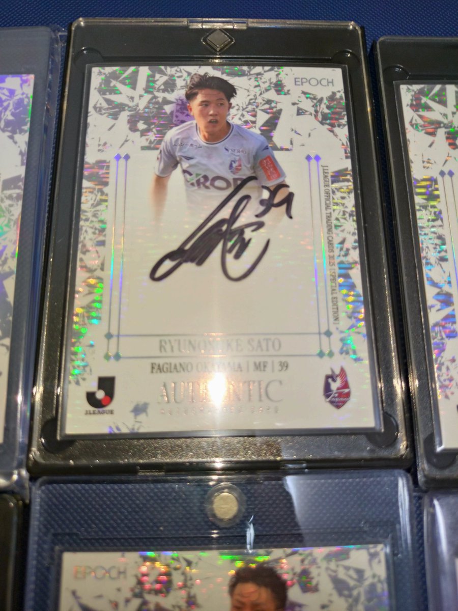 結構お気に入りの選手のサインカードが増えてきました。 そして