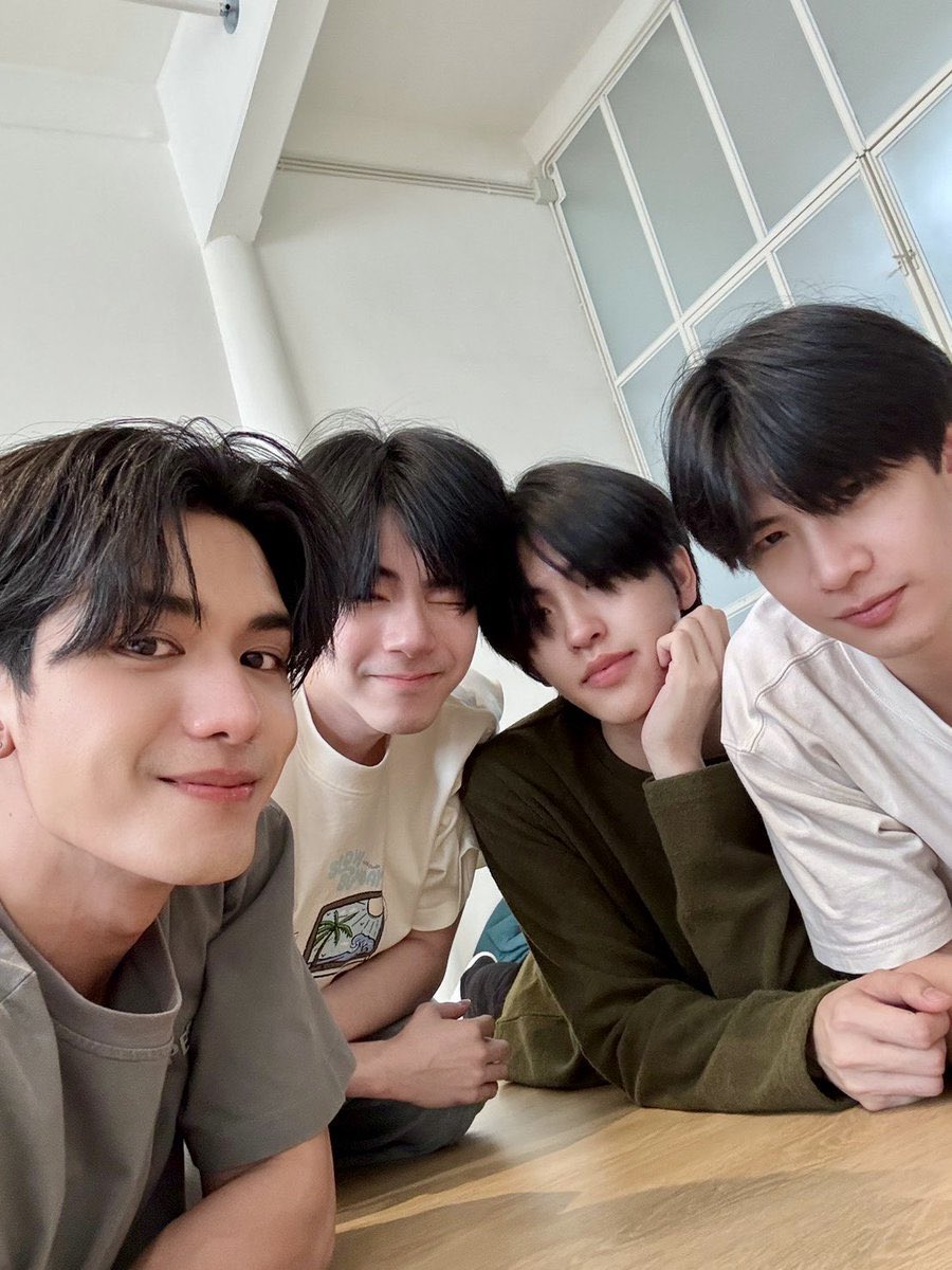 luvlattekim's tweet photo. my personality guide                             my family https://t.co/Rz9FDm6Oah