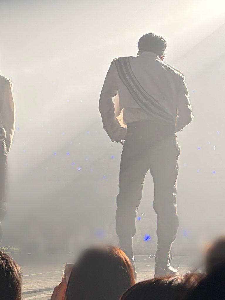 DDUDUNS's tweet photo. 아니 시벌 켄자님 비율 볼사람............... https://t.co/MBLn4s6lvN