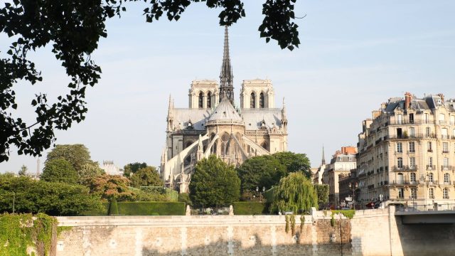 Image for the Tweet beginning: Tourisme : la France reste