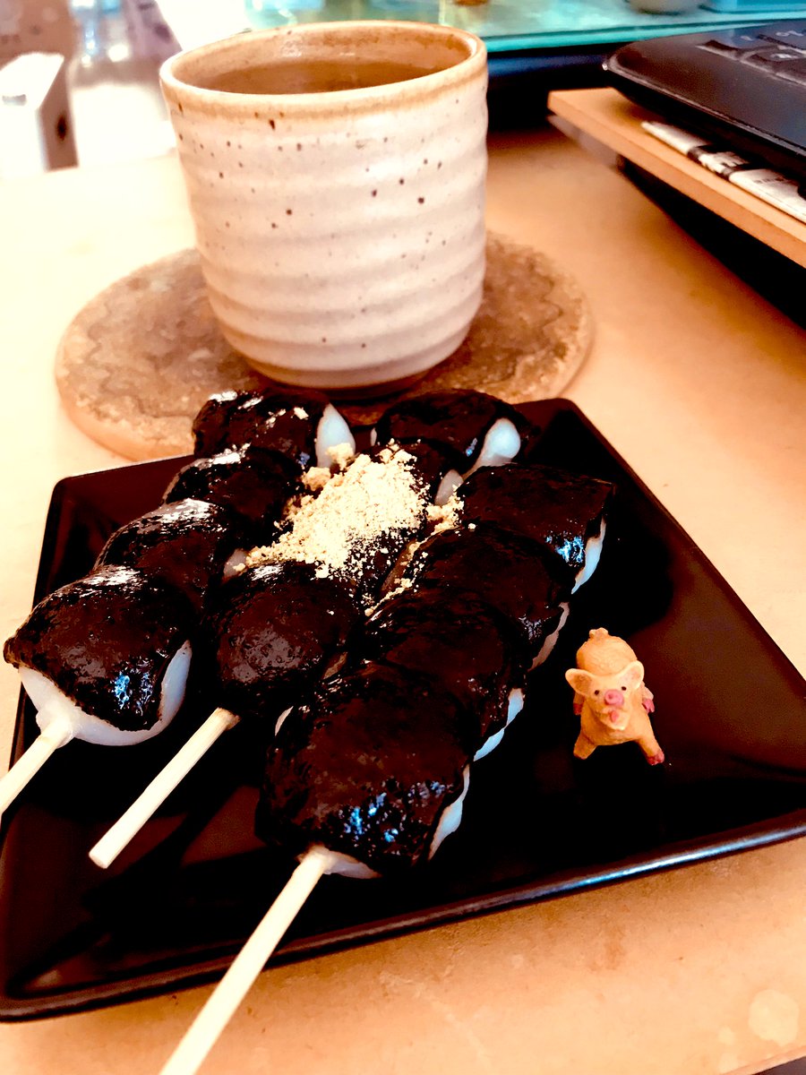 色々学んだ一日を生き延びる。朝はやまざき•串団子すりごまたれ、晩は銀鮭と厚揚げの煮込みに納豆御飯などでエネルギー補給する。体調に気をつけていこう