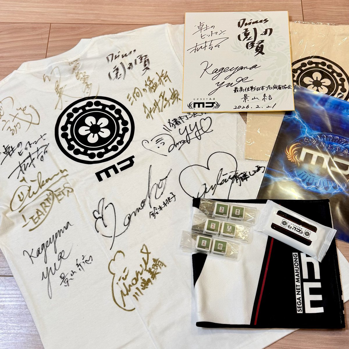 急ぎの帰りの方から皆で撮影できる権利を譲っていただいて美女に囲まれ