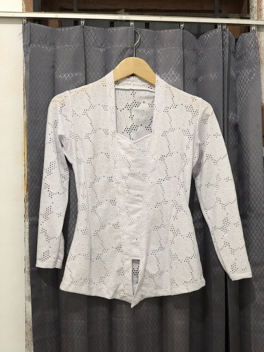 Fromyoungca's tweet photo. Wts kebaya camalla size L
Ld 90 yaa, cakep bgtt sumpaahh ini cma aku pake pas try on ini aja belum pernah aku pake keluarr 
55k ajaa yaa bisa oren cod bebb https://t.co/X3OJVRhw3W