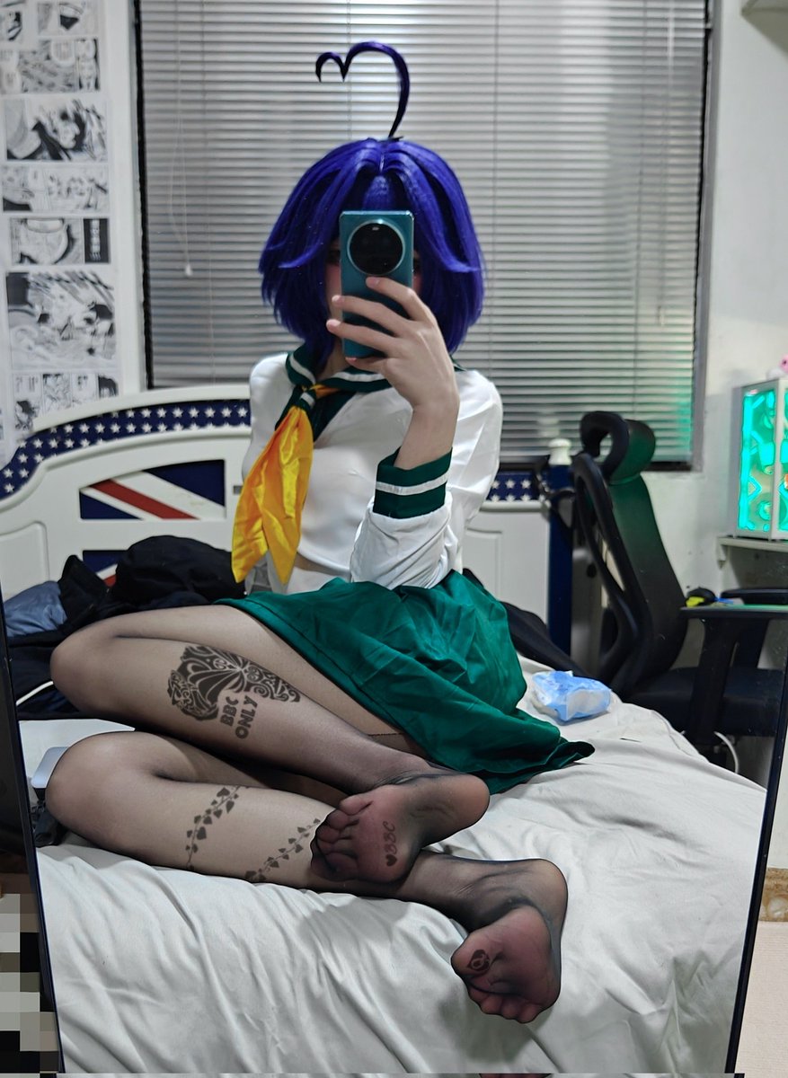 叔…叔叔你的100元钱好长呀，都接触到红包最里面了，居然能到我爸爸的五元红包没到过的地方，我的红包已经成为叔叔的模样了～