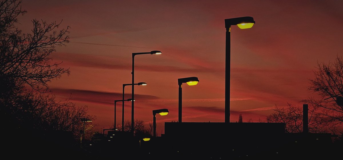 Ýene gyrmyzly reñkli surtalar ýygyndysy😅