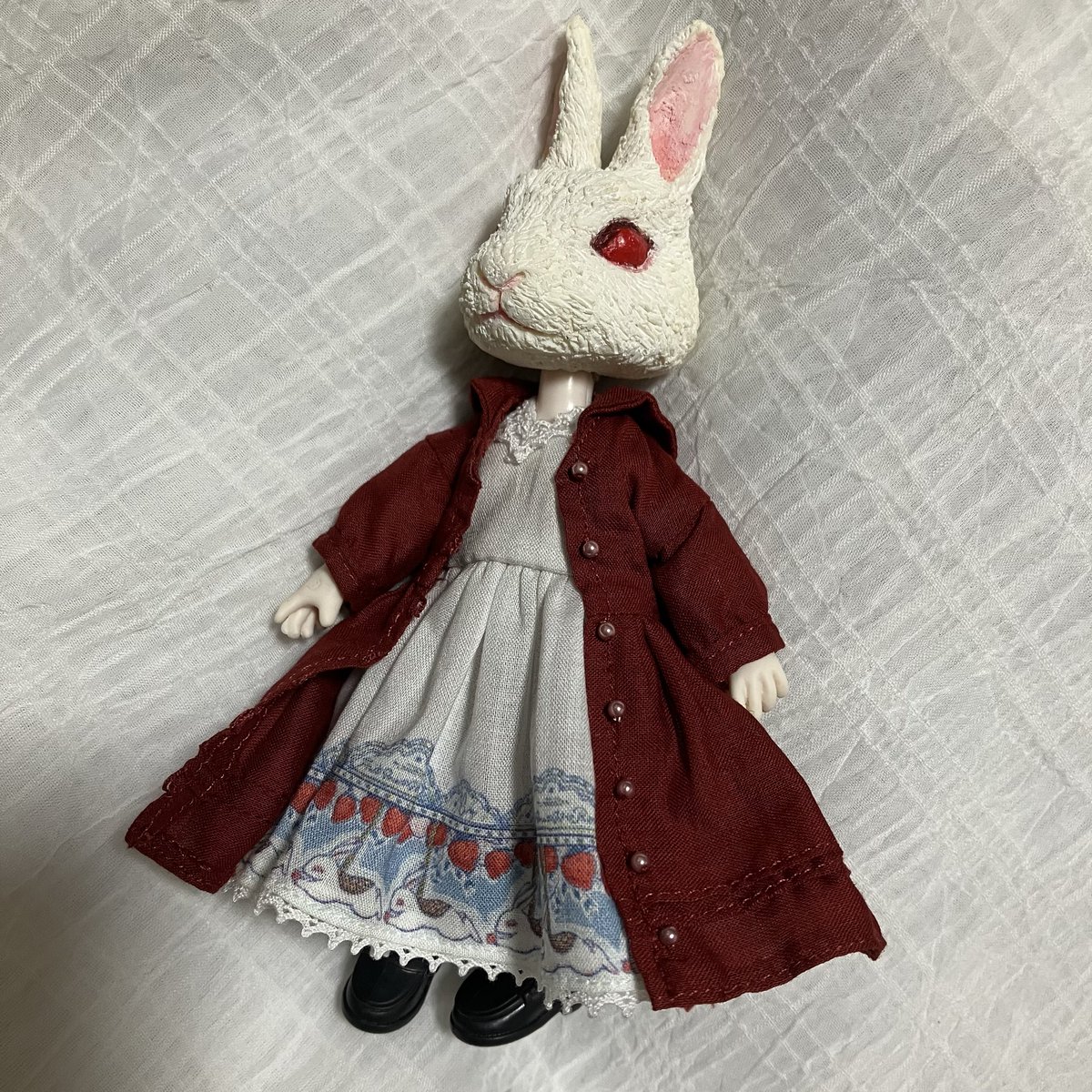 ドールショウの告知を固定記事にまとめました。宜しくお願いします。

長袖ワンピとプリント柄袖無しワンピ、単品で持って行きますがこんな感じで羽織らせることもできます〜