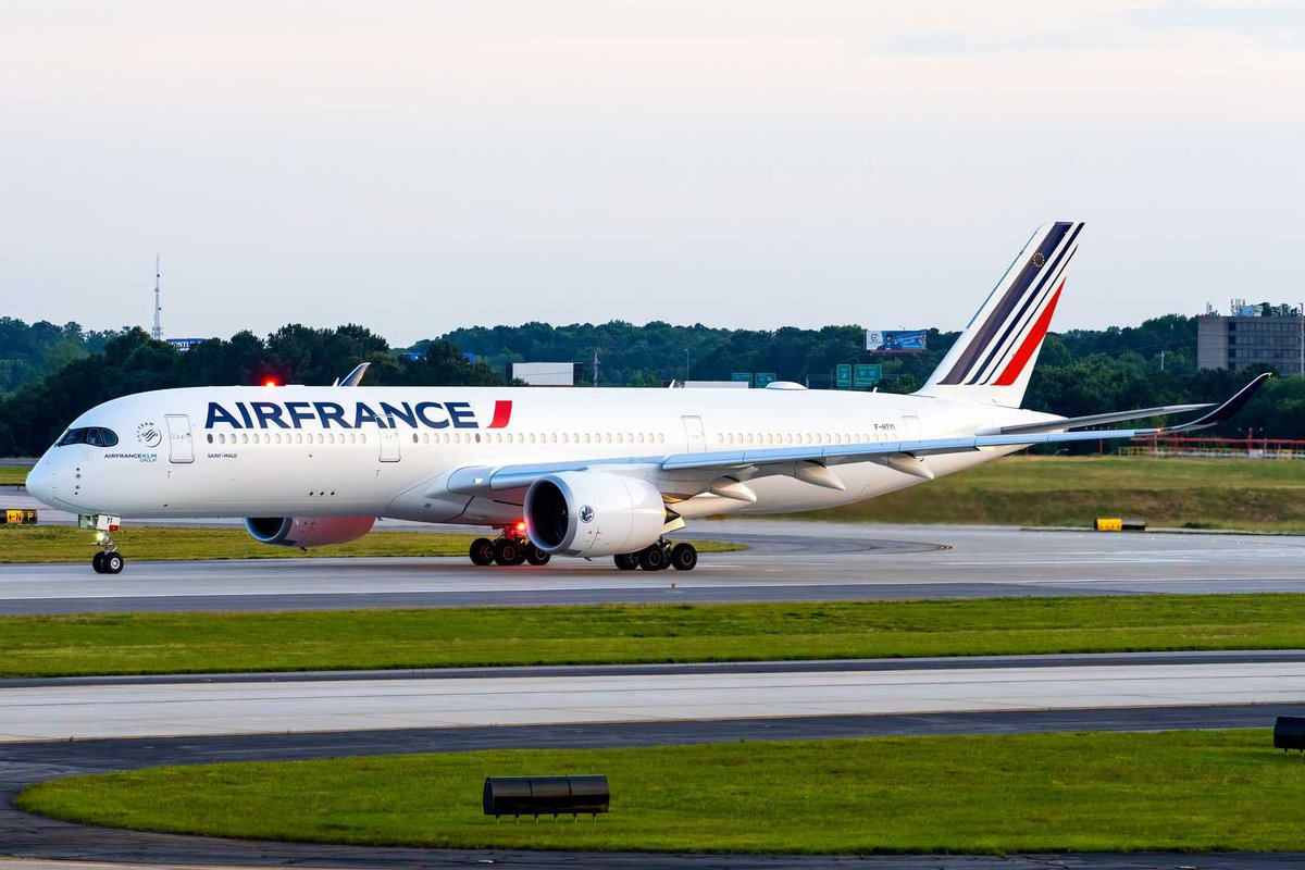 #AirFrance no Brasil Janeiro de 2026, foi seu melhor mês de operações da história ✈️🇧🇷🇫🇷 86.058 Passageiros

 CDG-GRU
Pax 33.788
Ocupação 92.4%

CDG-GIG
Pax 28.005
Ocupação 92.8%

CDG-SSA
Pax 11.370
Ocupação 91.7%

CDG-FOR
Pax 10.634
Ocupação 91.9%

CAY-BEL 1.169
CAY-FOR 789