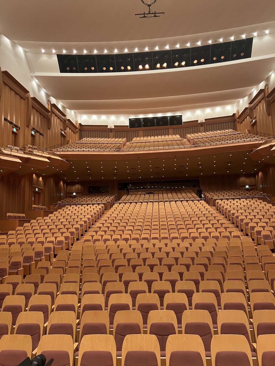 honnayoko's tweet photo. オーケストラで聴くジブリ音楽
都城市総合文化ホール
完売❣️満員御礼でした。
加藤登紀子さん、米良美一さん、そして本名陽子と、N響団友ポップスオーケストラの皆さんとお届けしました。

明日は日向市文化交流センターです。
こちらも完売❣️ありがとうございます✨ https://t.co/sTW8nwR1ky
