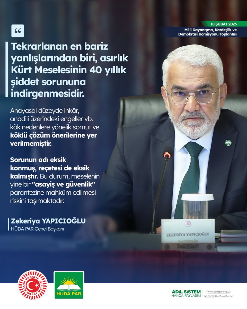 HurDavaPartisi's tweet photo. Genel Başkanımız Zekeriya Yapıcıoğlu:

📌 Malazgirt’ten bugüne gelen kardeşliğin temeli ve dayanağı, aziz İslam dinidir.

📌 Önceki süreçlerde yapılan yanlışların kısmen de olsa tekrarlanması üzücüdür.

📌 Temel haklar, pazarlık konusu yapılamaz ve hiçbir silahlı yapının varlığına veya yokluğuna rehin bırakılamaz.

📌Faili meçhul cinayetler, yargısız infazlar, yakılan/ boşaltılan köyler ve zorunlu göçler hiçbir şart altında meşru görülemez.