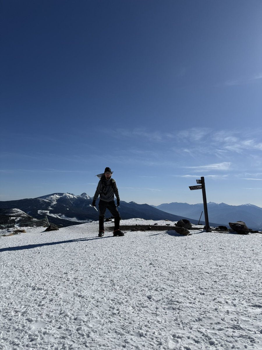 dassycamping's tweet photo. 北横岳で雪山デビュー🏔️

八ヶ岳ブルー、というやつがこれ。 https://t.co/RGu7MiHyma