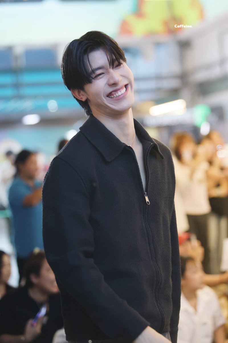 หนุ่มหล่อยิ้มหวาน🤘🏻🫰🏻

#Flex1045xiZ
#PieLattanan ; #iZ