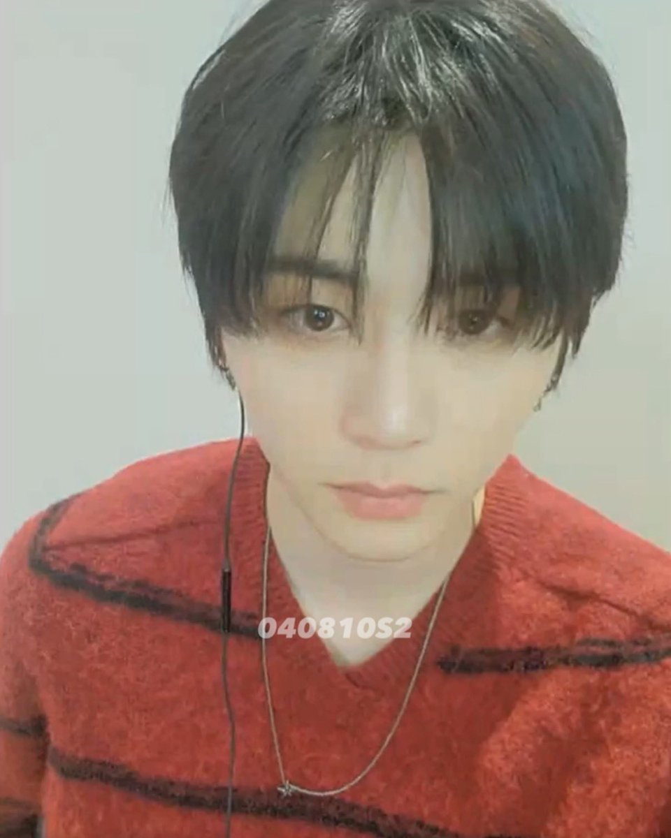 mycatdongmin's tweet image. during op’s call taesan suddenly went “noona.. i hope you’ll love me no matter what i look like..” then he suddenly put on the filter on the right.. 😭😭😭