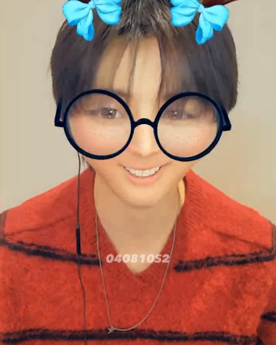 mycatdongmin's tweet image. during op’s call taesan suddenly went “noona.. i hope you’ll love me no matter what i look like..” then he suddenly put on the filter on the right.. 😭😭😭