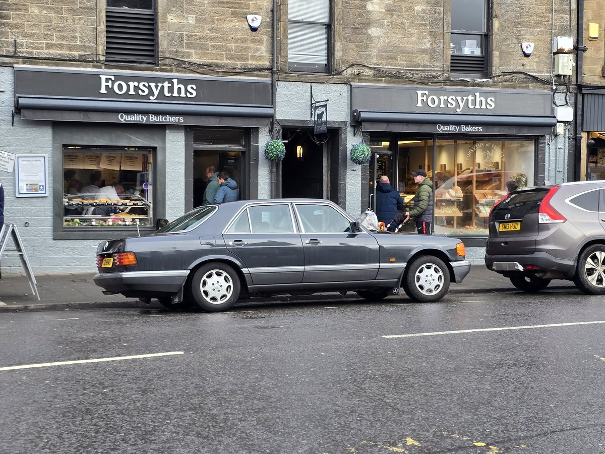 Saturday morning Mercedes spotting!
<a href="/hjwakerley/">Helen</a>