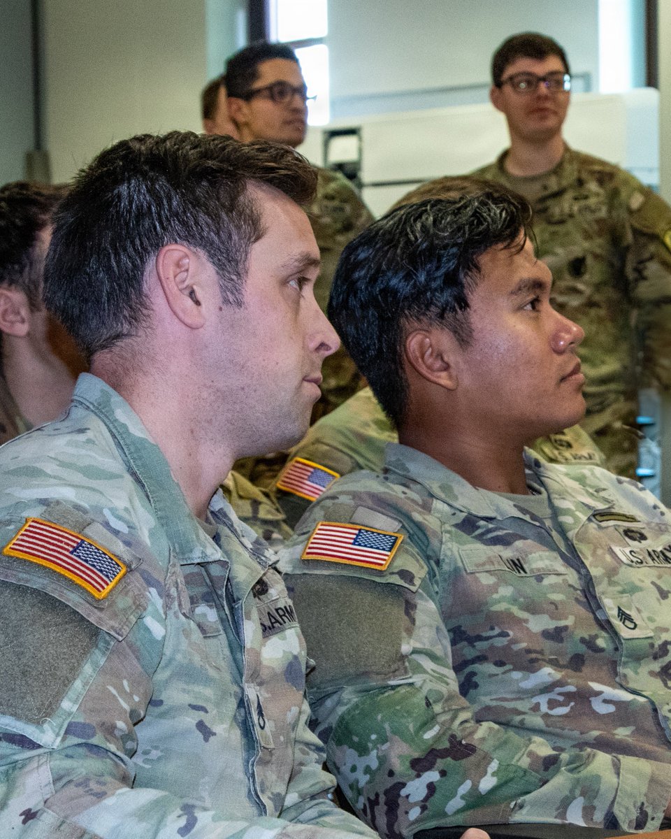 SETAF_Africa's tweet photo. #SkySoldierSaturday | 🗡️ Forging today's @USArmy leadership for tomorrow's challenges. 💥
The @173rdAbnBde's hosted a squad leader academy to prepare #SkySoldier #NCOs to lead in the toughest environments and the most unpredictable situations. https://t.co/RrRnhu1GTi