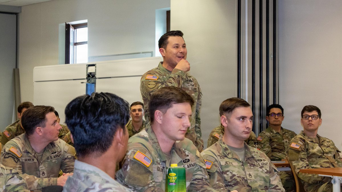 SETAF_Africa's tweet photo. #SkySoldierSaturday | 🗡️ Forging today's @USArmy leadership for tomorrow's challenges. 💥
The @173rdAbnBde's hosted a squad leader academy to prepare #SkySoldier #NCOs to lead in the toughest environments and the most unpredictable situations. https://t.co/RrRnhu1GTi
