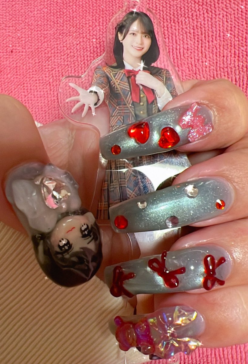 q08in's tweet photo. 幕張のイベントに向けてネイル変えてきた💅★*
CDTVの衣装をモチーフにデザインしてもらった❣️
めっちゃ可愛い🤍ྀི https://t.co/rfsF7LVXw3