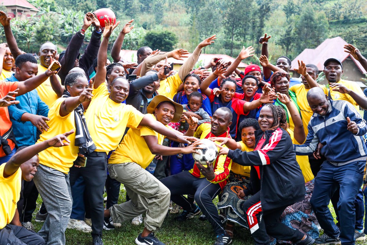 GakenkeDistrict's tweet photo. AMAKURU MASHYA
===============
Umukino wa nyuma mu marushanwa #UmurengeKagameCup2026 ku rwego rw'Akarere mu Bagore, urangiye Ikipe ya @KivurugaSector1 yegukanye igikombe, itsinze iy'Umurenge wa Mugunga 1-0. https://t.co/rEMz8YASoY