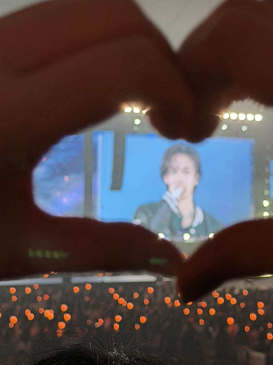binnbuuu's tweet photo. 꿈을 이루게 해 줘서 고마워👆🏻🙏🏻 https://t.co/aSn2omktWB