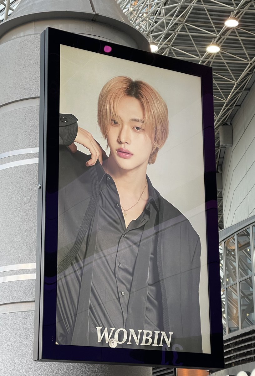 binnbuuu's tweet photo. 꿈을 이루게 해 줘서 고마워👆🏻🙏🏻 https://t.co/aSn2omktWB