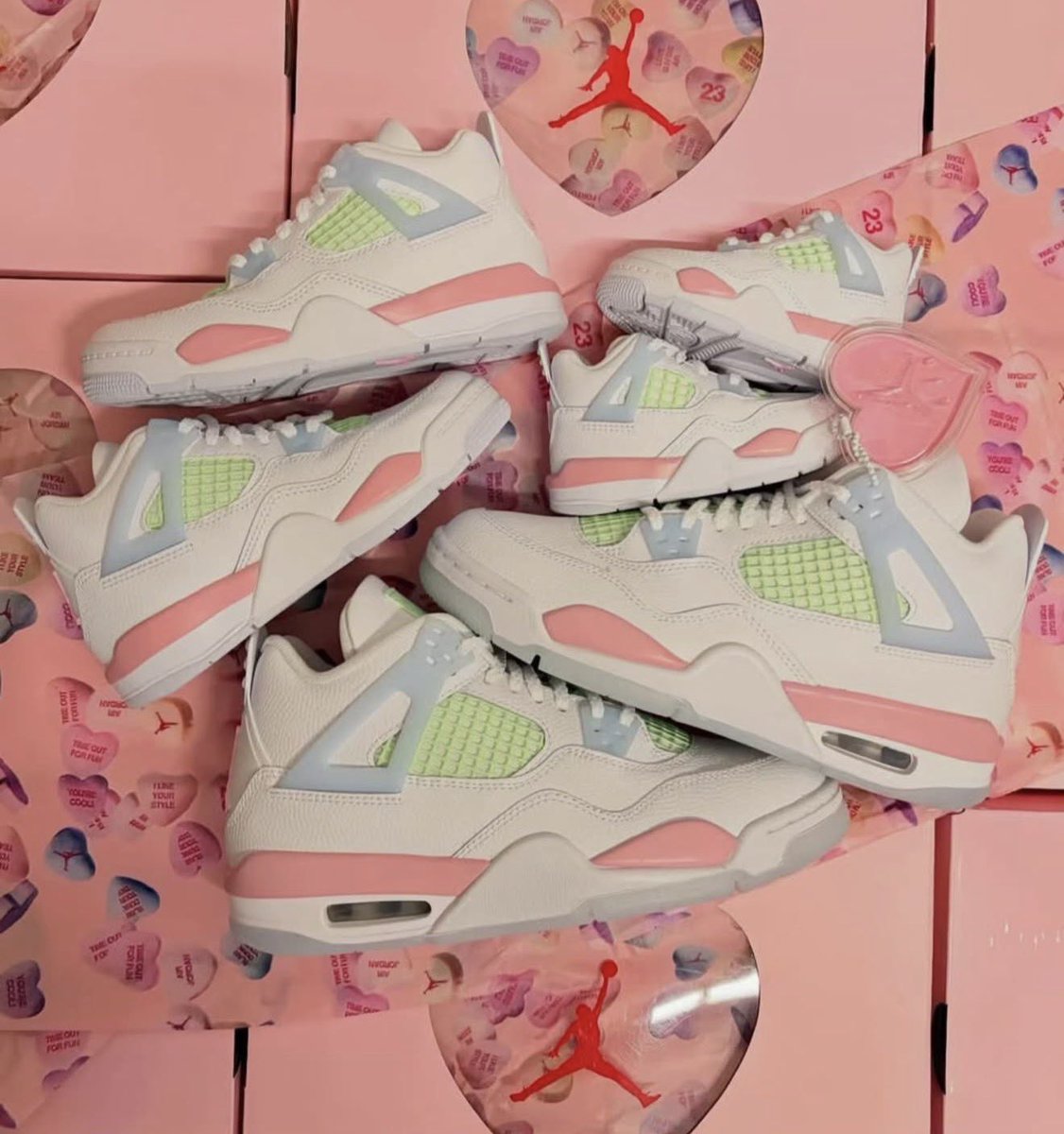 SNKR_TWITR tweet media