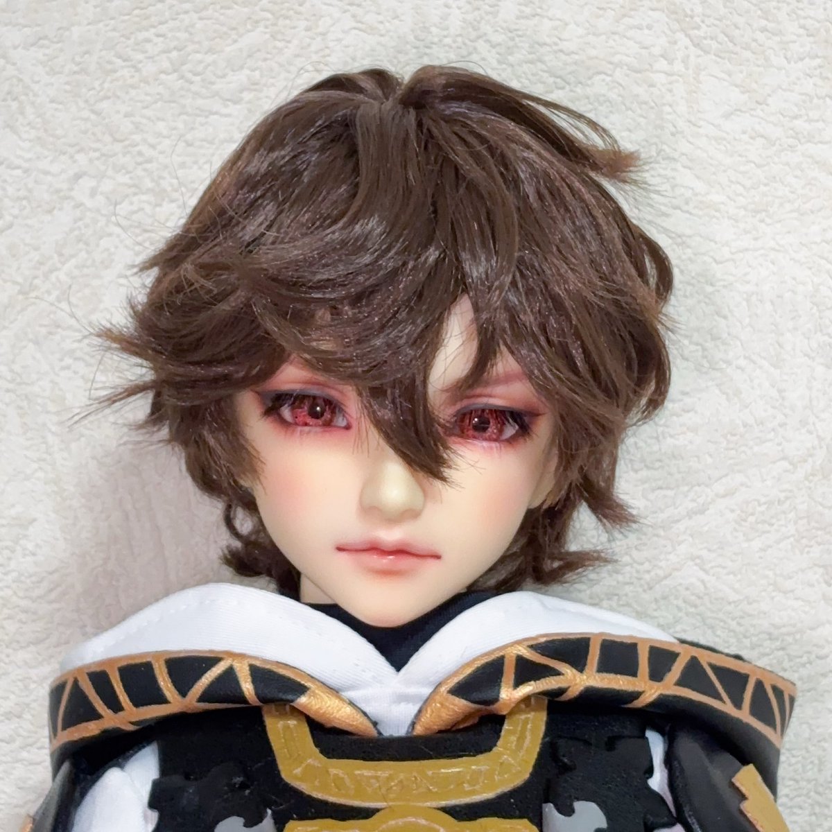 新しいウィッグをちまちまと調教してるとこ